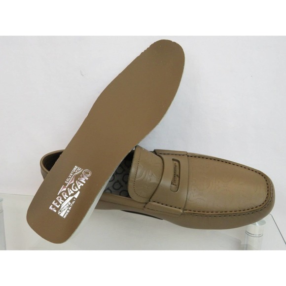 NIB FERRAGAMO NEWTON BROWN LEATHER GANCINI EMBOSSED PENNY DRIVING LOAFERS 9.5 D main image 7